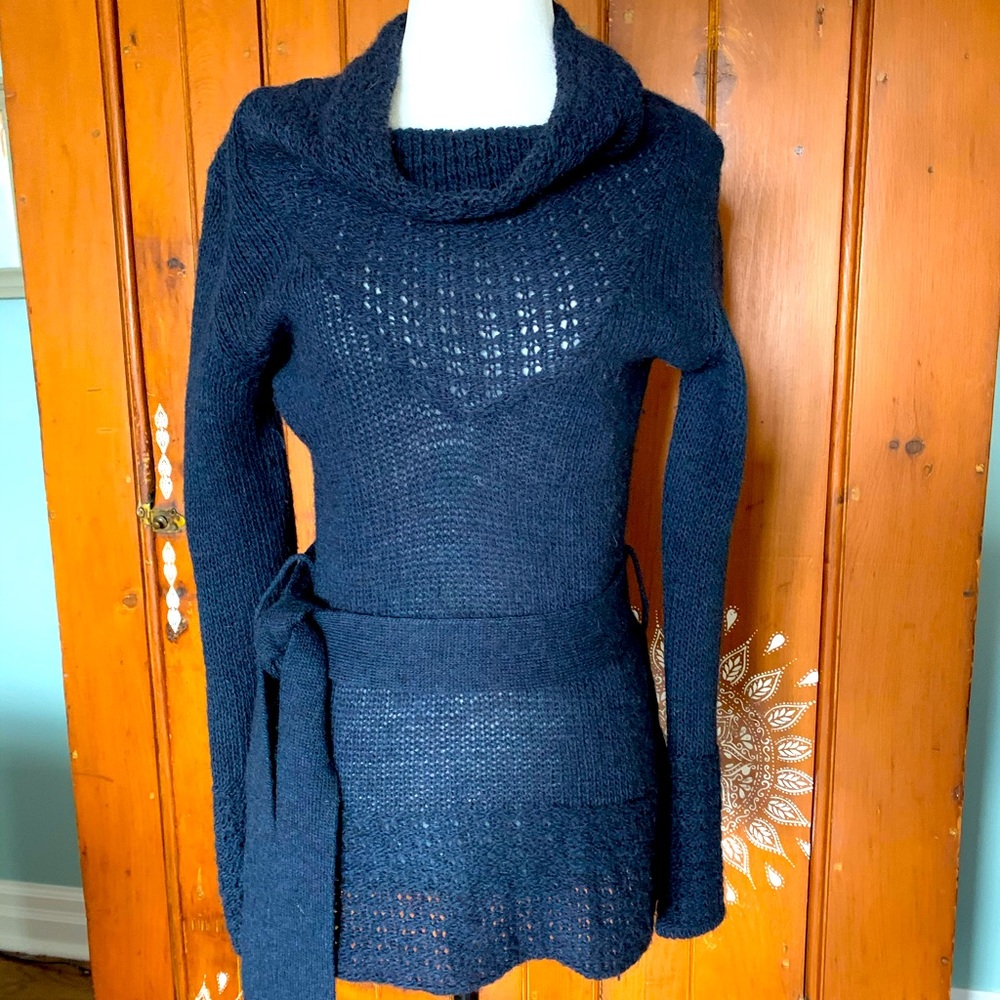 Sweater/tunic by Elsamanda. Navy blue fits S to L.